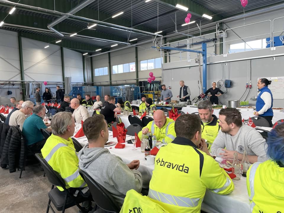 407757335 800351478561791 2752129623938033088 N